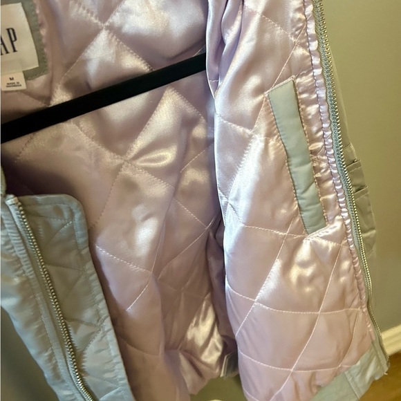 🩶💜NWT GAP Silver Bomber Jacket w/ Lavender Lining Zip Front w/ Pockets Size M - Picture 5 of 13